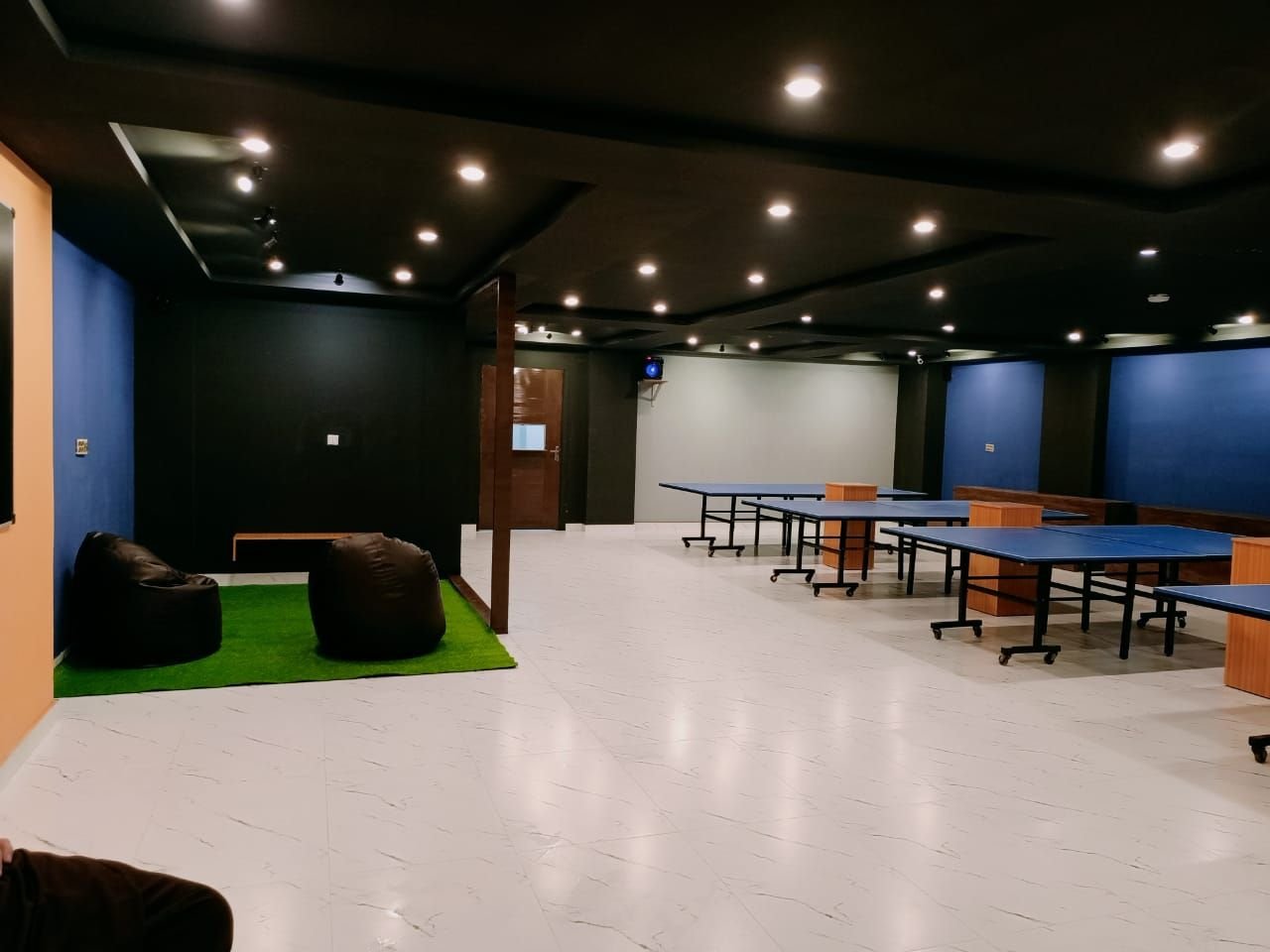 Lounge corner with beanbags on artificial grass
