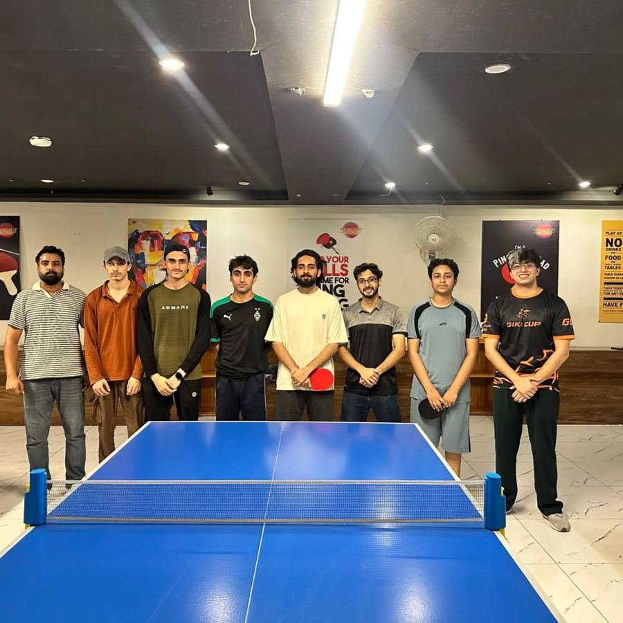 Tournament 2026 players lined up behind a table at SMASH